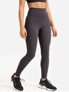 Everlane The Perform Renew Leggings in Ink Gray